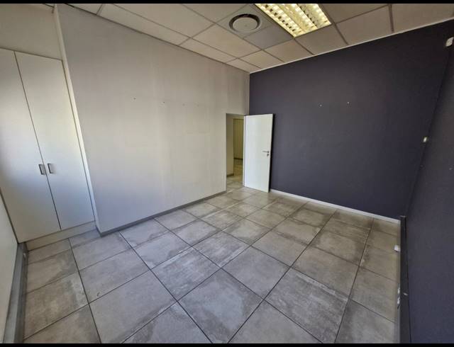 133M² OFFICE TO LET IN BARTLETT